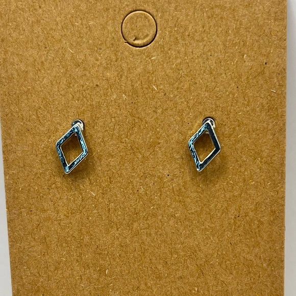 Different shaped silver stud earrings - Picture 7 of 10